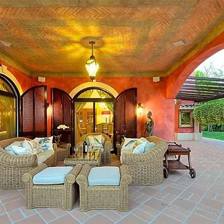 Sleeps 10 Air Con Wifi Villa *