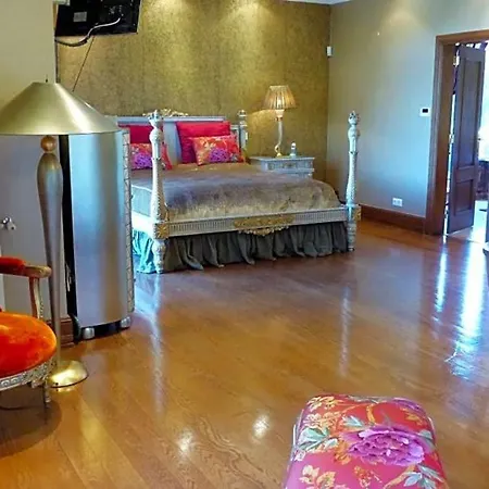Sleeps 10 Air Con Wifi *