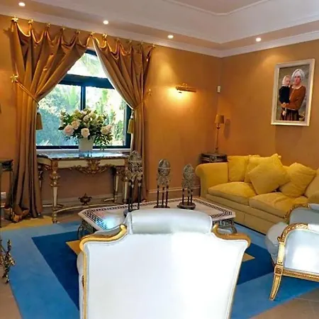 Sleeps 10 Air Con Wifi Villa