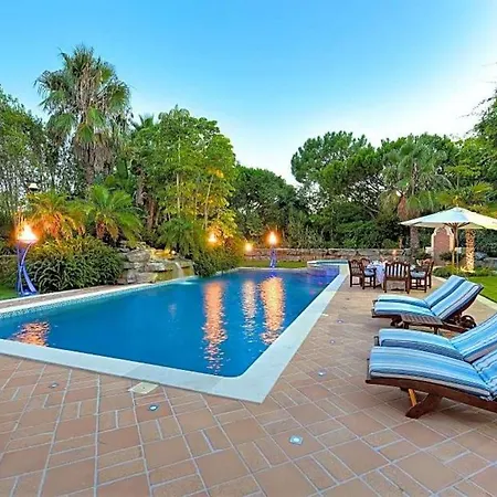 Sleeps 10 Air Con Wifi